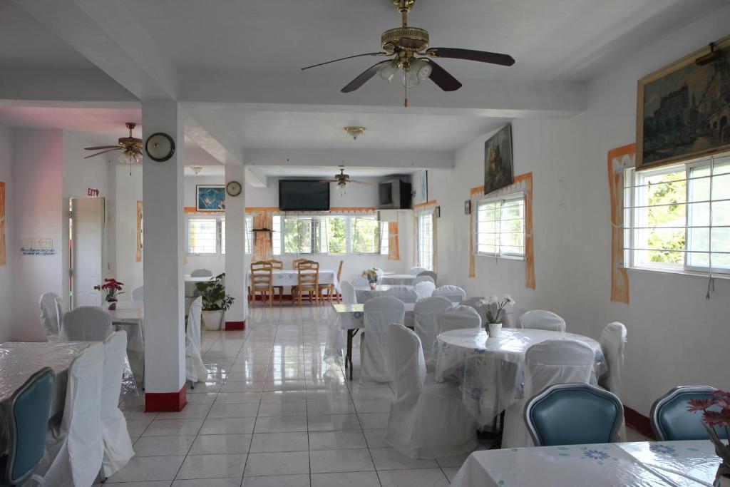 Executive Shaw Park Guest House 奥乔里奥斯 外观 照片